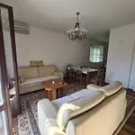 Apple - Private Garage Apartman Szarajevó