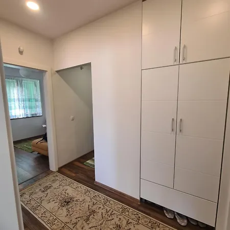 Apple - Private Garage Apartment