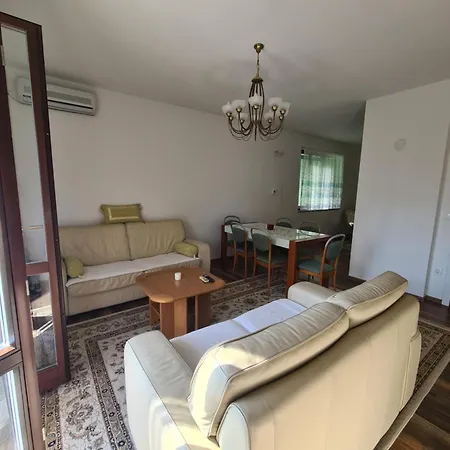 Apple - Private Garage Διαμέρισμα Σαράγεβο