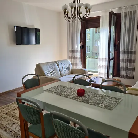 Apple - Private Garage Apartman