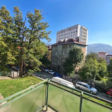 Apple - Private Garage *