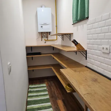 Apple - Private Garage Apartment